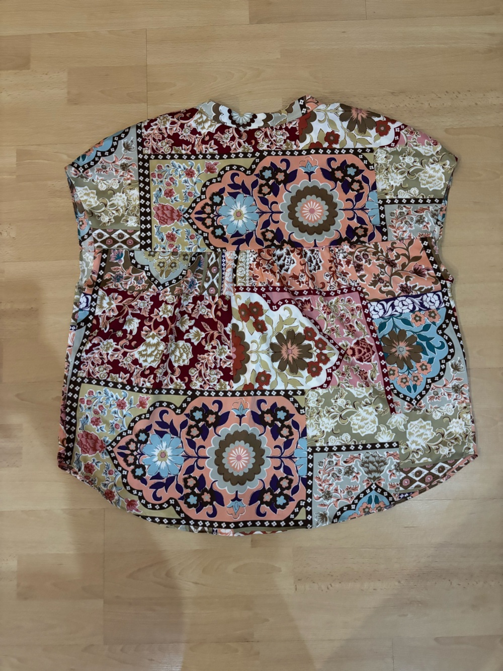 cupcakes & cashmere Multicolor Patchwork V-Neck Blouse - Picture 4 of 4